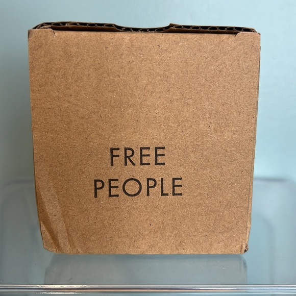 Free People 1809 Collection Candle - Lodge. Pali Santo + Patchouli. NIB. - Picture 8 of 8